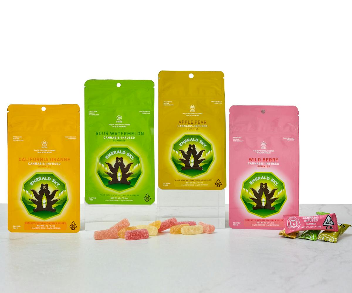 279132 Fruit Gummy Packs Group Shot 23